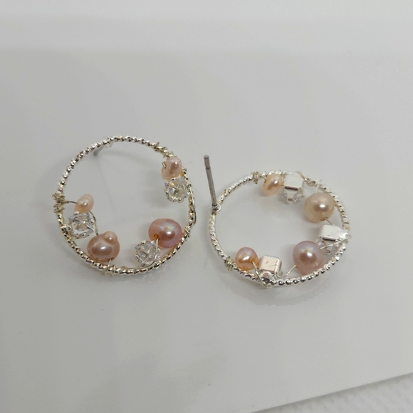 Silver Tone Cream Pearl and Crystal CZ? Earrings - Picture 15 of 16